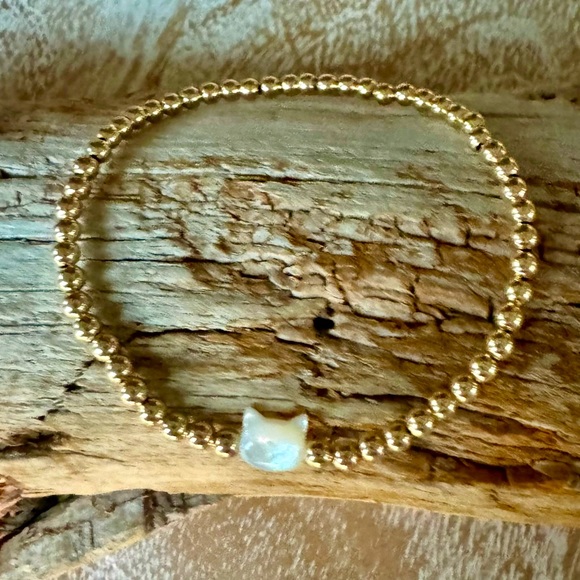 Kitty -Handmade 14k gold filled stretch mother of pearl kitty bracelet - Picture 12 of 12